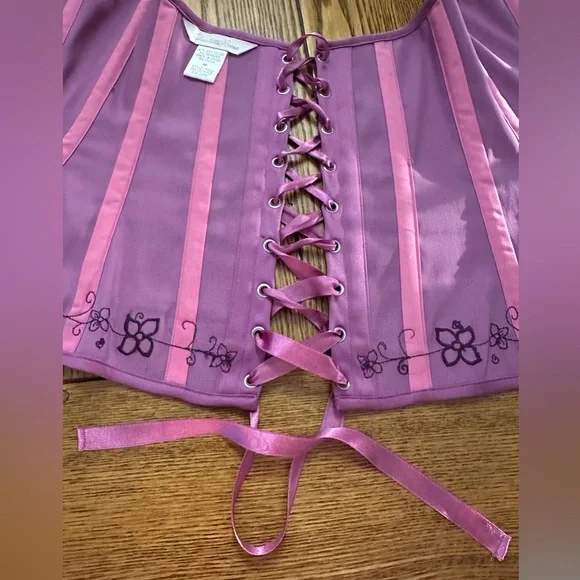 Charlotte Russe Plum Corset Top with Embroidery - Picture 4 of 9